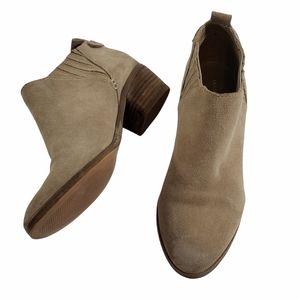 MARC FISHER ANKLE BOOTS 2" HEEL TAN SUEDE BOHO